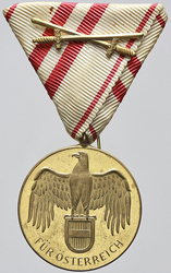 Válečná pamětní medaile 1914 - 1918, bronz zlacený, stuha s mečí