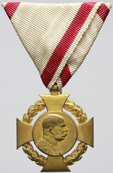 Jubilejní kříž z roku 1908 na vojenské stuze, bronz zlacený