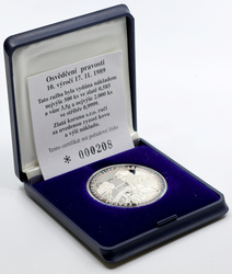 Stříbrná medaile 10. výročí 17.11.1989 - 35 mm., etue