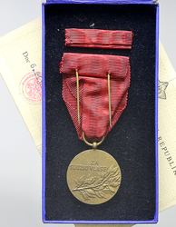 Medaile za službu vlasti, bronz I. vydání, stužka, dekret, etue