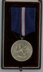 Řád Slovenského národního povstání II. třída, bronz postříbřený, etue