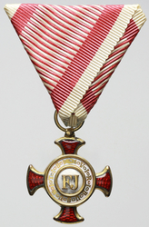 Záslužný kříž na vojenské stuze, zlatý, smaltovaný