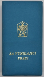 Medaile Za vynikající práci, bronz, stužka, originální etue